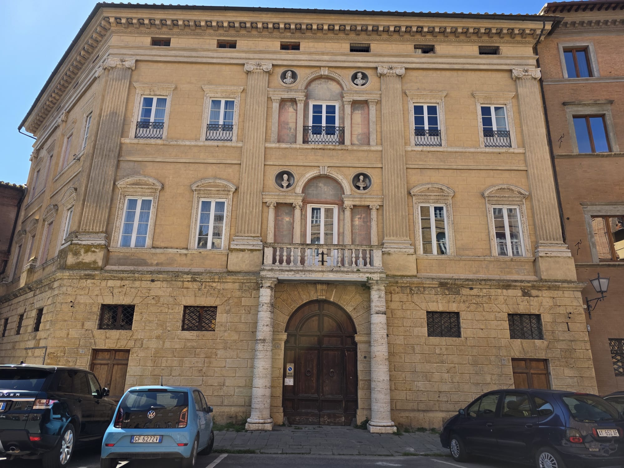 apartment for sale siena historical downtown